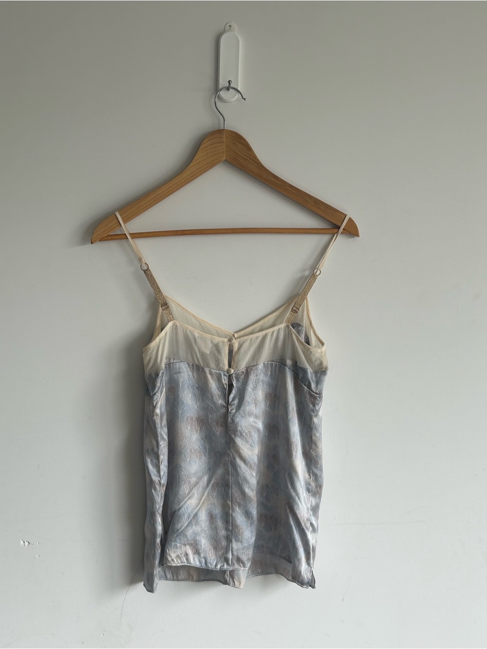 Club Monaco Silk Camisole NWOT Blue Floral Print Adjustable Strap Cami XS - Picture 2 of 9